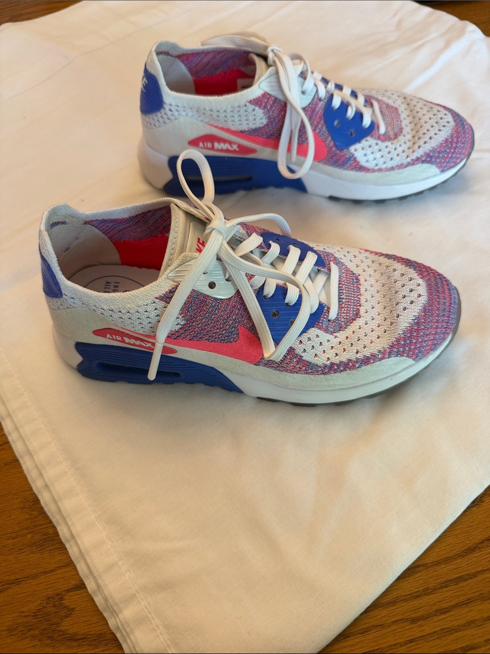 Nike Air Max Women’s Sneakers - White Pink Blue